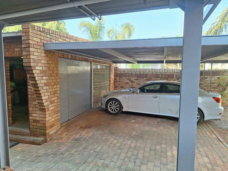 5 Bedroom Property for Sale in Wilkoppies North West